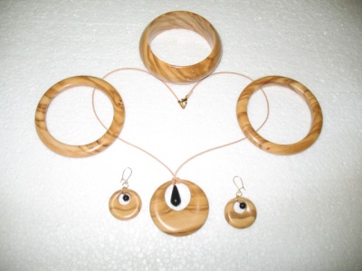 Olive wood jewellery set